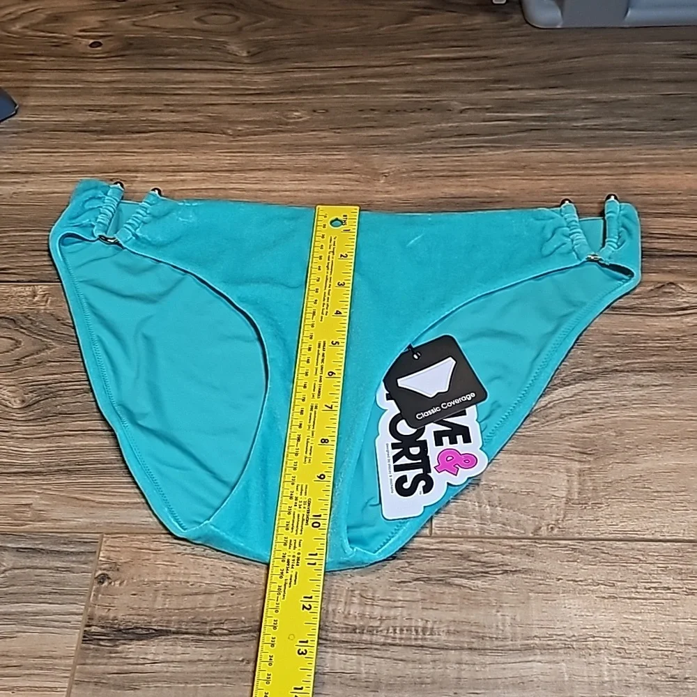 Bikini - Picture 2 of 9